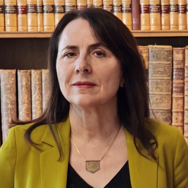 Portrait Nancy Berthier Recadre Philippe Broquet Casa De Velazquez